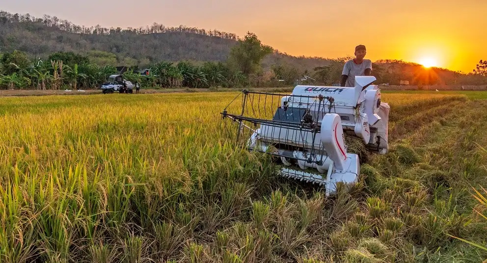 komponen mesin combine harvester