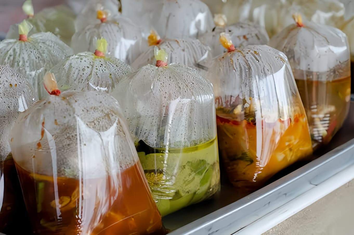 Kenapa Plastik Pembungkus Makanan Harus Aman? Jenis Plastik Pembungkus Makanan